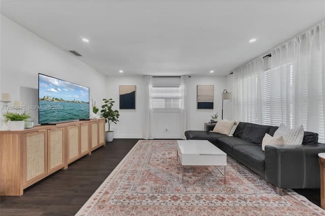 2851 Washington St, Hollywood FL 33020 - Hollywood, FL - Photo 2