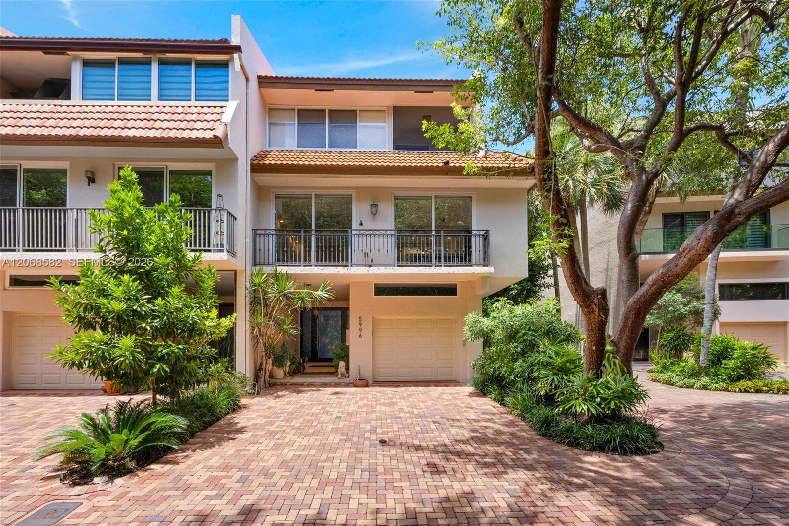 5996 Paradise Point Dr, Palmetto Bay FL 33157 - Palmetto Bay, FL - Photo 1