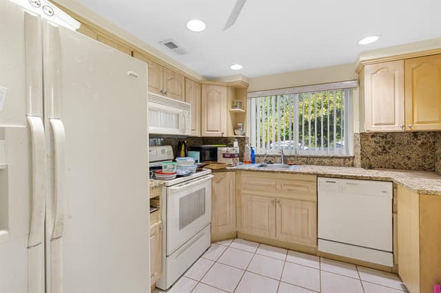 9861 Sunrise Lakes Boulevard # 101, Sunrise FL 33322 - Sunrise, FL - Photo 6