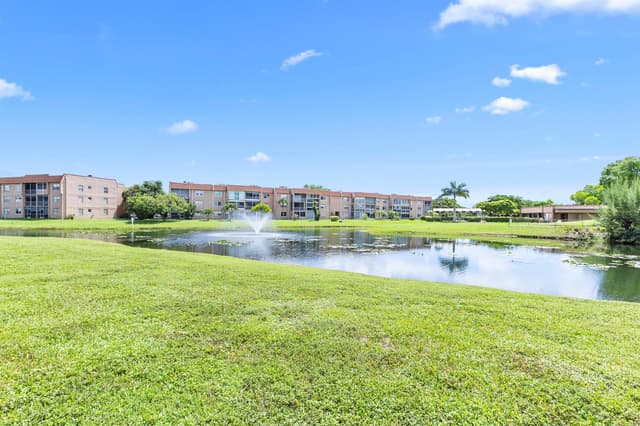 9861 Sunrise Lakes Boulevard # 101, Sunrise FL 33322 - Sunrise, FL - Photo 4