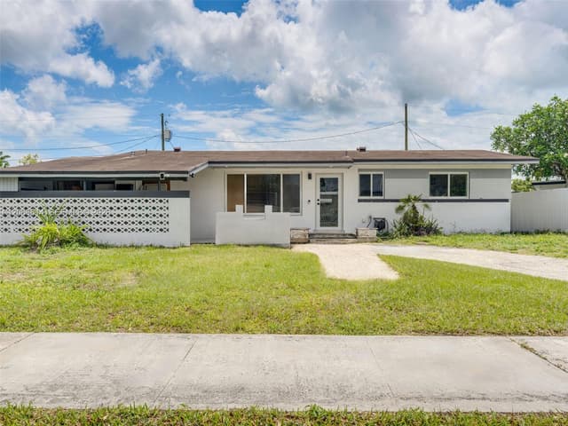 19931 Gulfstream Rd, Cutler Bay FL 33157 - Cutler Bay, FL - Photo 2