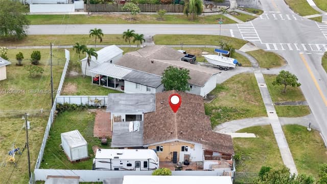 19931 Gulfstream Rd, Cutler Bay FL 33157 - Cutler Bay, FL - Photo 4