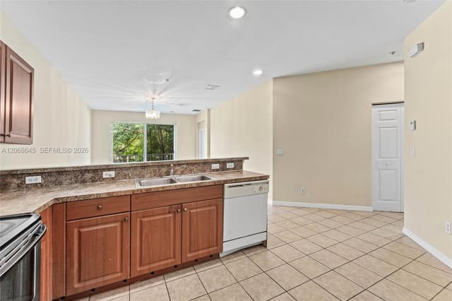 2004 Freeport Ln # 4106, Riviera Beach FL 33404 - Riviera Beach, FL - Photo 2