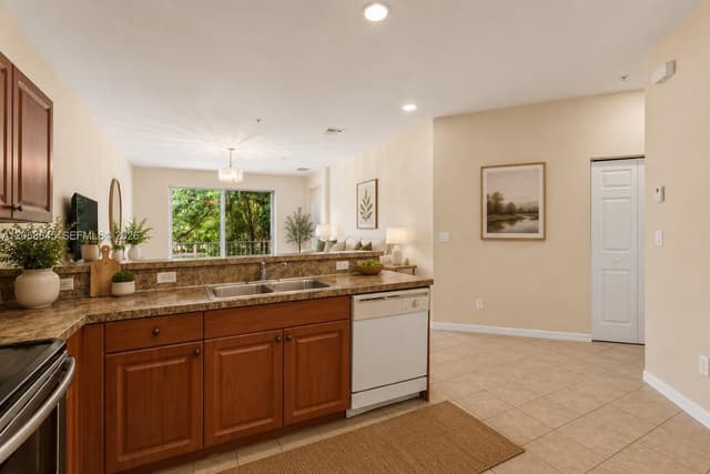 2004 Freeport Ln # 4106, Riviera Beach FL 33404 - Riviera Beach, FL - Photo 3