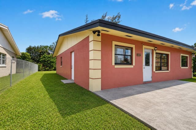 816 SW 3RD Court, Delray Beach FL 33444 - Delray Beach, FL - Photo 3
