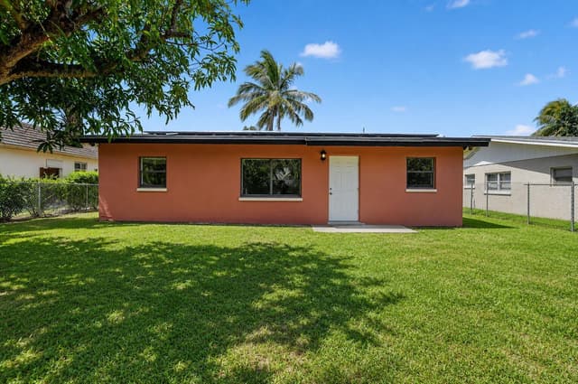 816 SW 3RD Court, Delray Beach FL 33444 - Delray Beach, FL - Photo 4