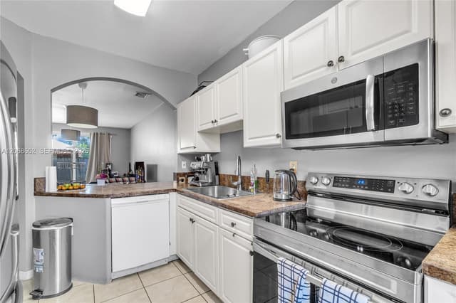 120 SE 6th Rd, Homestead FL 33030 - Homestead, FL - Photo 7