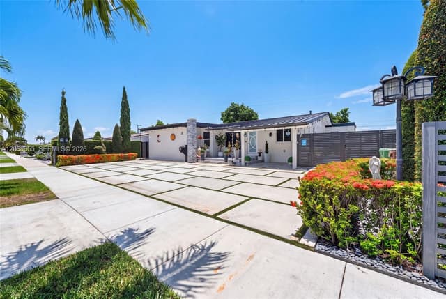 700 W 51st Pl, Hialeah FL 33012 - Hialeah, FL - Photo 2
