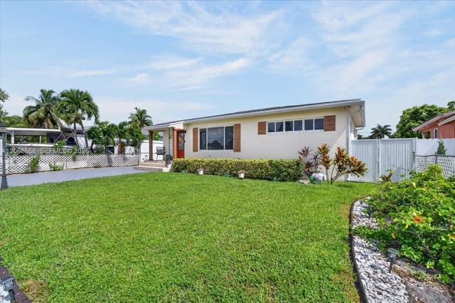 121 E 36th St, Hialeah FL 33013 - Hialeah, FL - Photo 5
