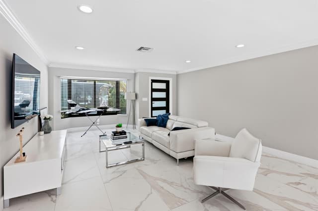 2447 SE 10th Street, Pompano Beach FL 33062 - Pompano Beach, FL - Photo 7