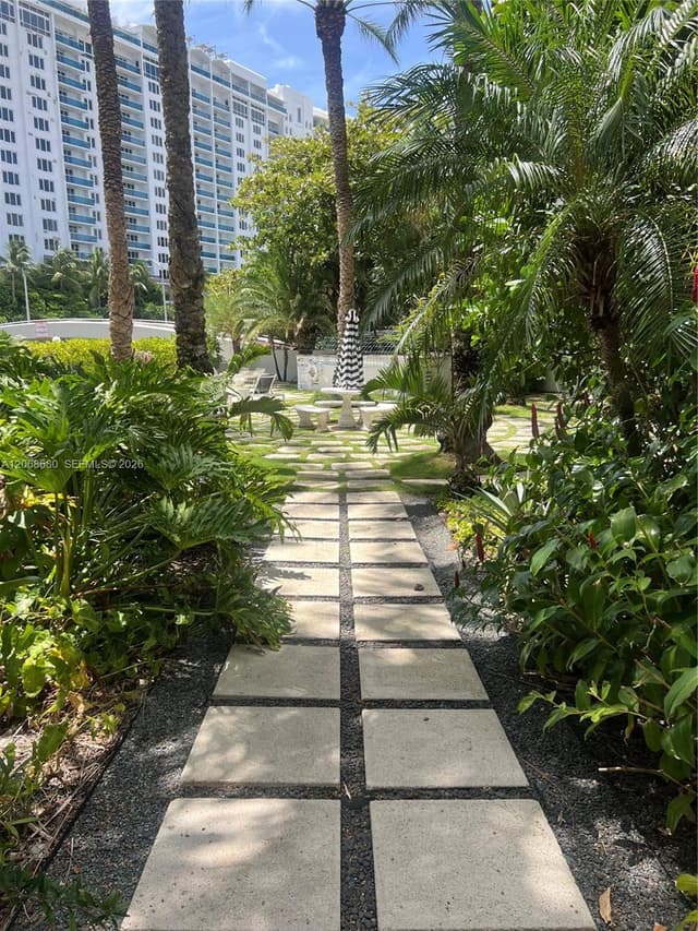 2421 Lake Pancoast Dr # 4D, Miami Beach FL 33140 - Miami Beach, FL - Photo 3