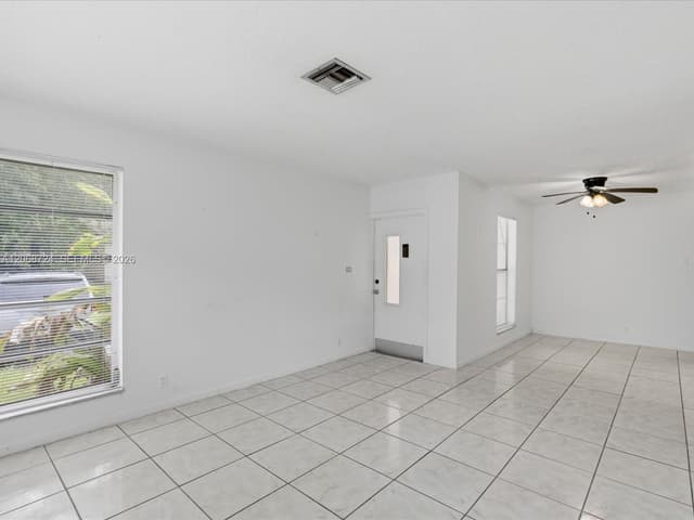 4815 SW 65th Way, Davie FL 33314 - Davie, FL - Photo 4