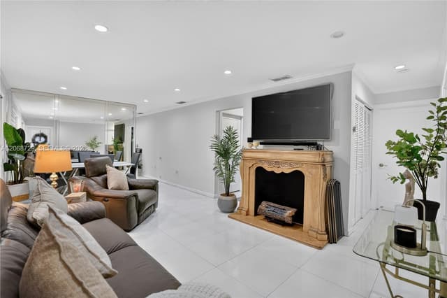 2050 SW 122nd Ave # 21, Miami FL 33175 - Miami, FL - Photo 4