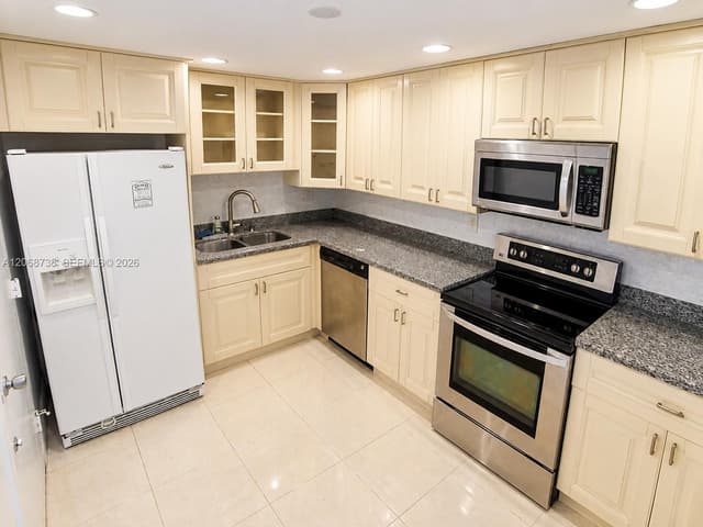 500 Three Islands Blvd # 918, Hallandale Beach FL 33009 - Hallandale Beach, FL - Photo 2