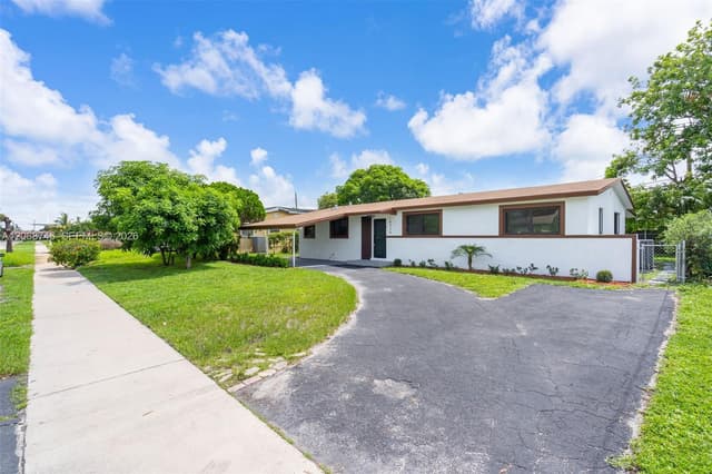 18425 NW 23rd Ave, Miami Gardens FL 33056 - Miami Gardens, FL - Photo 2