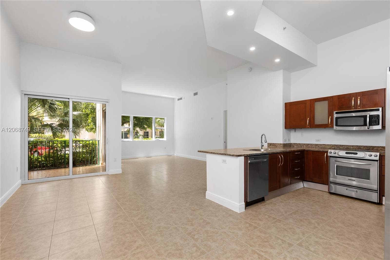 19900 E Country Club Dr # 104, Aventura FL 33180 - Aventura, FL - Photo 1
