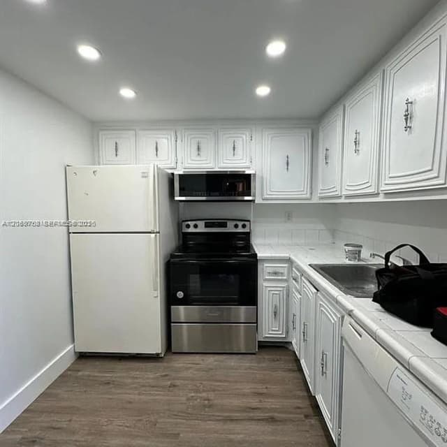 492 NW 165th St Rd # 415, Miami FL 33169 - Miami, FL - Photo 6