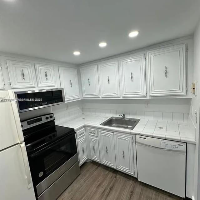 492 NW 165th St Rd # 415, Miami FL 33169 - Miami, FL - Photo 5