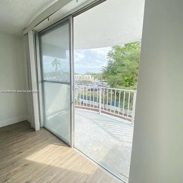 492 NW 165th St Rd # 415, Miami FL 33169 - Miami, FL - Photo 4