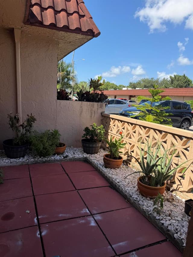 2329 SW 81st Terrace, North Lauderdale FL 33068 - North Lauderdale, FL - Photo 3