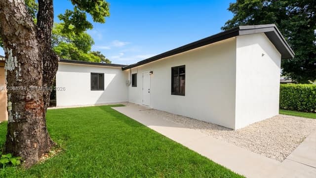 1243 NW 29th Ter, Miami FL 33142 - Miami, FL - Photo 5