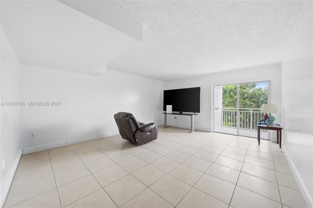 9375 Fontainebleau Blvd # L301, Miami FL 33172 - Miami, FL - Photo 5
