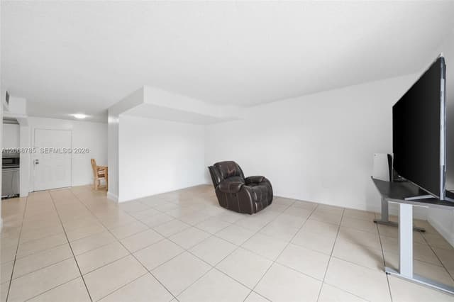 9375 Fontainebleau Blvd # L301, Miami FL 33172 - Miami, FL - Photo 4