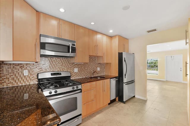 5432 NE 4th Terrace, Oakland Park FL 33334 - Oakland Park, FL - Photo 6