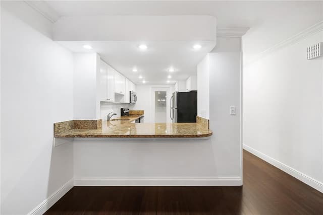 815 Middle River Drive # 205, Fort Lauderdale FL 33304 - Fort Lauderdale, FL - Photo 5
