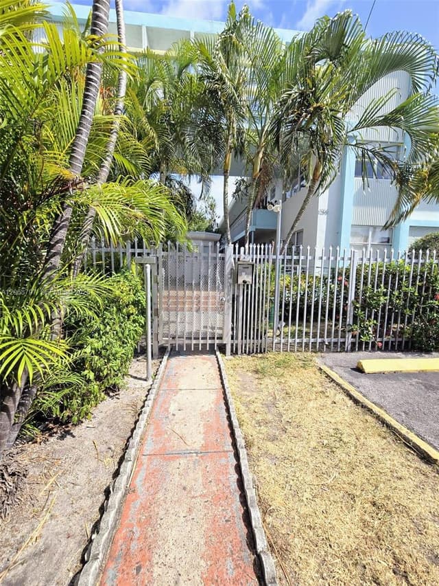 1255 Marseille # 21, Miami Beach FL 33141 - Miami Beach, FL - Photo 5