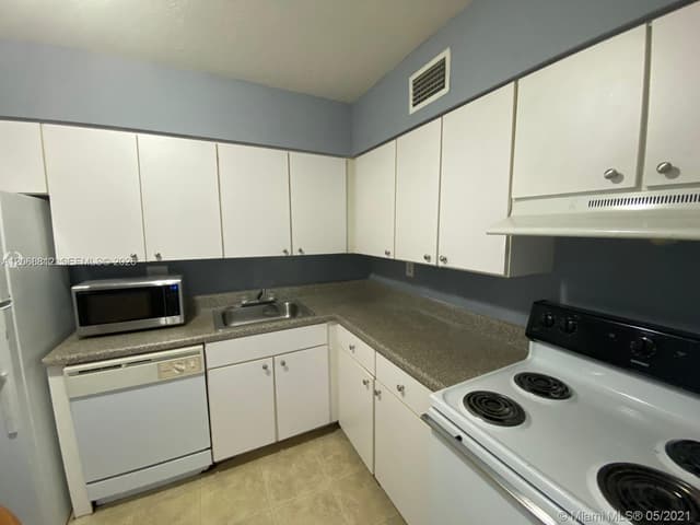 5241 Geneva Way # 203, Doral FL 33166 - Doral, FL - Photo 5