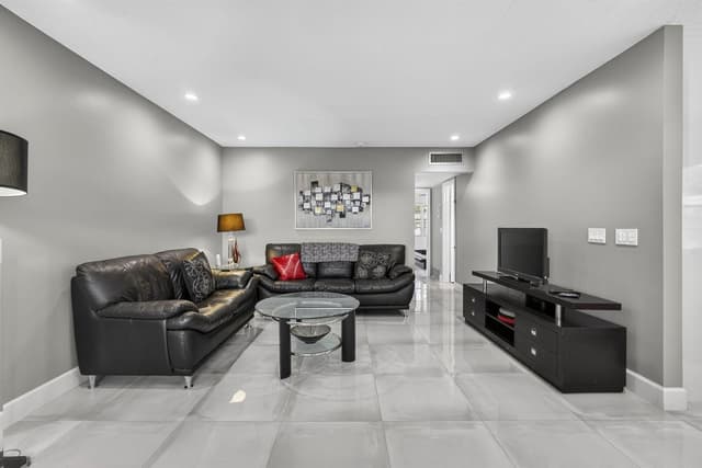 160 EASTHAMPTON G, West Palm Beach FL 33417 - West Palm Beach, FL - Photo 5
