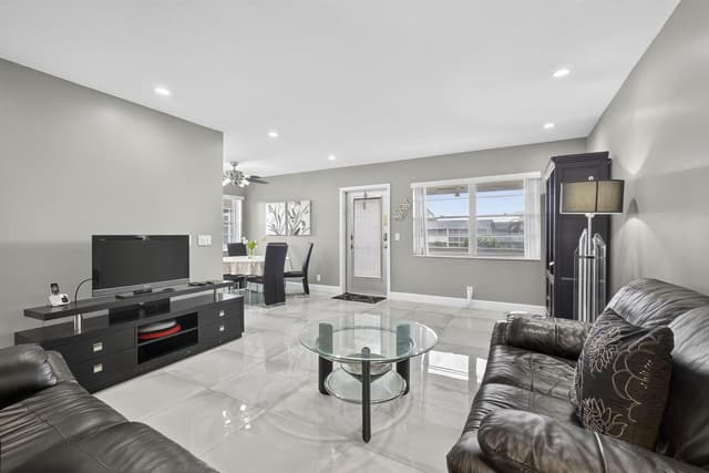 160 EASTHAMPTON G, West Palm Beach FL 33417 - West Palm Beach, FL - Photo 4