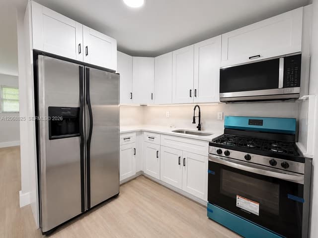 4804 Garden Ave, West Palm Beach FL 33405 - West Palm Beach, FL - Photo 2
