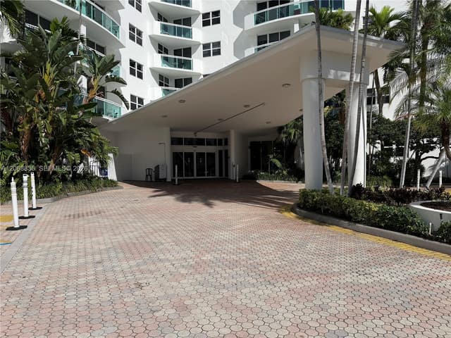 3001 S Ocean Dr # 421, Hollywood FL 33019 - Hollywood, FL - Photo 2