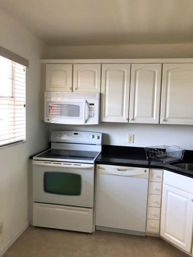 12011 Poinciana Boulevard S # 202, Royal Palm Beach FL 33411 - Royal Palm Beach, FL - Photo 5