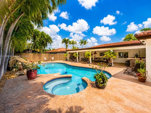 10210 SW 191st St, Cutler Bay FL 33157 - Cutler Bay, FL - Photo 5