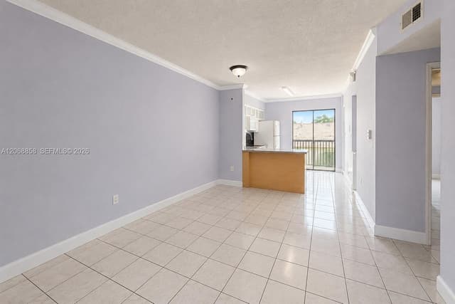 5290 W 21st Ct # 304, Hialeah FL 33016 - Hialeah, FL - Photo 2