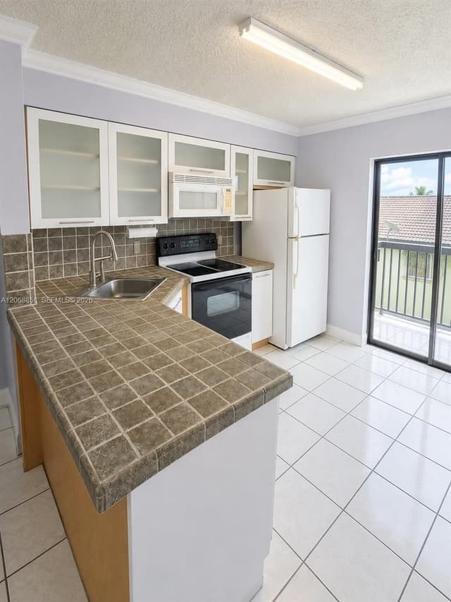 5290 W 21st Ct # 304, Hialeah FL 33016 - Hialeah, FL - Photo 6