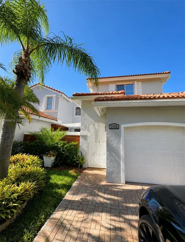 1135 Cherrypalm Ln, Hollywood FL 33019 - Hollywood, FL - Photo 2