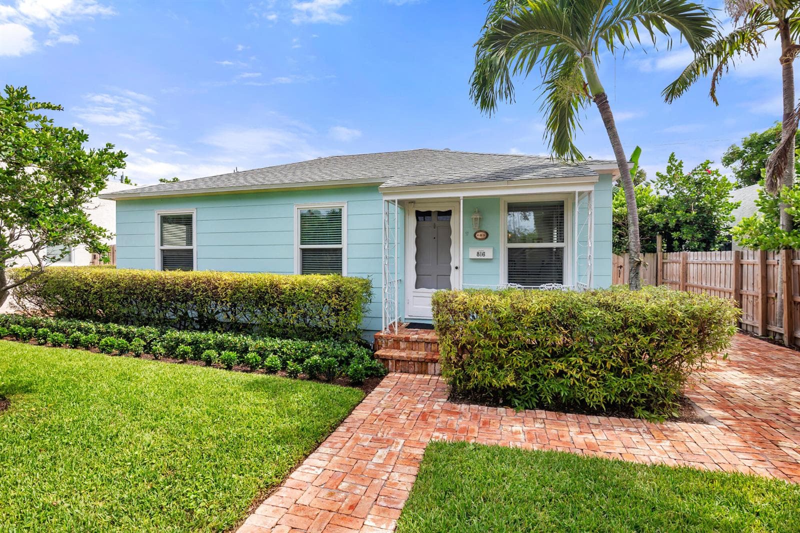 816 Avon Road, West Palm Beach FL 33401