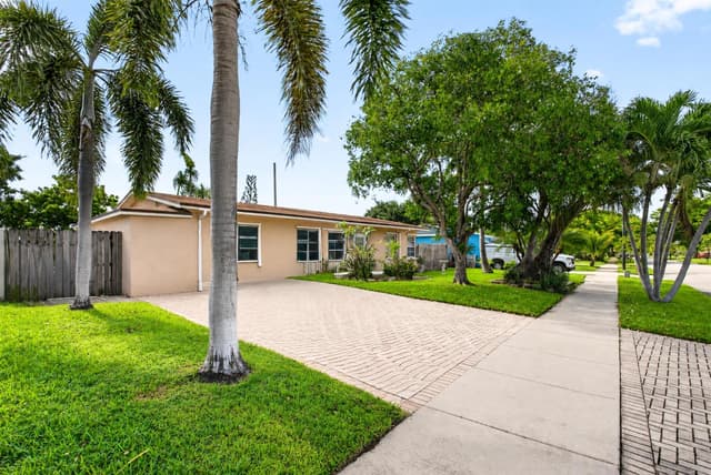 2750 NE 9TH Terrace, Pompano Beach FL 33064 - Pompano Beach, FL - Photo 2
