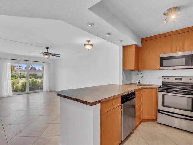 3002 NE 5th Terrace # B, Wilton Manors FL 33334 - Wilton Manors, FL - Photo 3