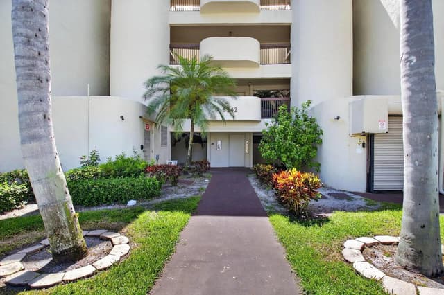 6342 LONGBOAT Lane W # 201, Boca Raton FL 33433 - Boca Raton, FL - Photo 2