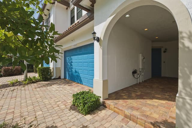 11562 SW 13th Lane, Pembroke Pines FL 33025 - Pembroke Pines, FL - Photo 2