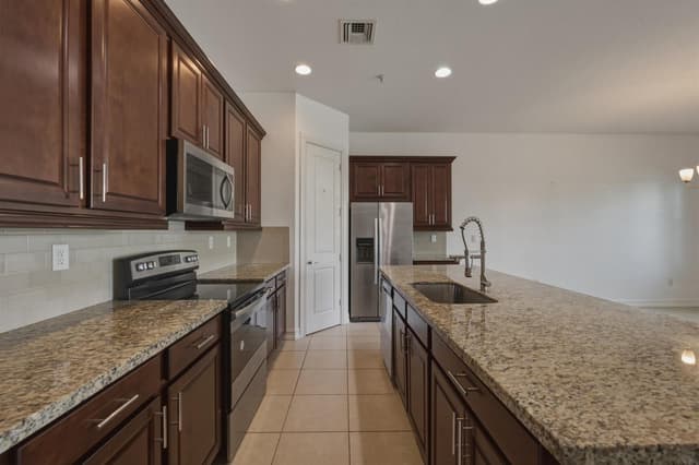 11562 SW 13th Lane, Pembroke Pines FL 33025 - Pembroke Pines, FL - Photo 6