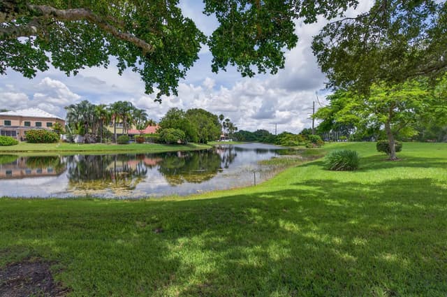 709 Crystal Court, Weston FL 33326 - Weston, FL - Photo 4