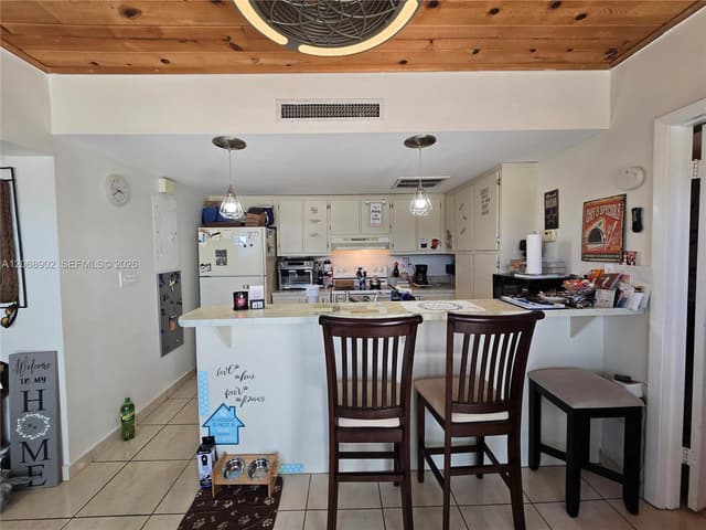 16330 Oak Walk, Miami Lakes FL 33014 - Miami Lakes, FL - Photo 7