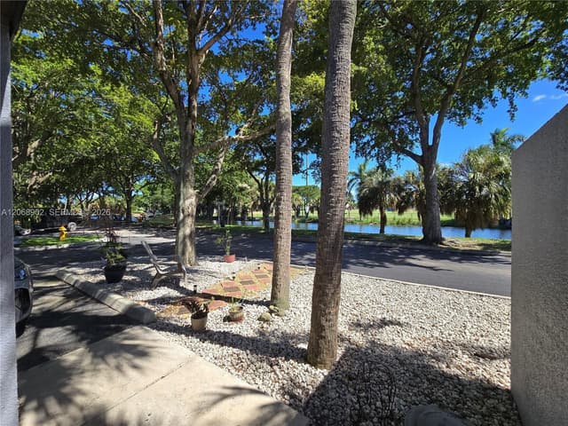 16330 Oak Walk, Miami Lakes FL 33014 - Miami Lakes, FL - Photo 4