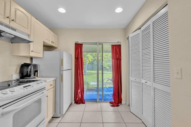 6811 2ND Street, FL 33458 - Photo 4